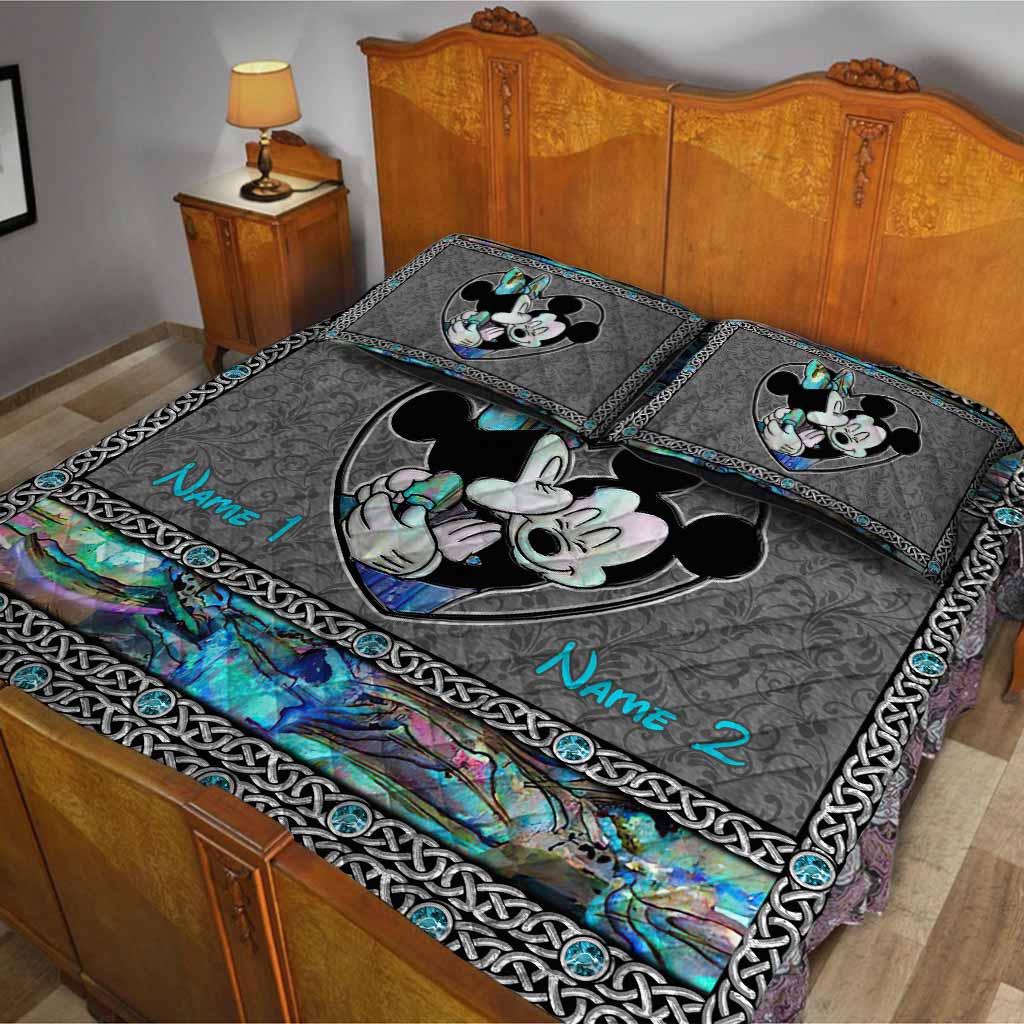 So Many In The Mystery - Personalized Mouse Quilt Set
