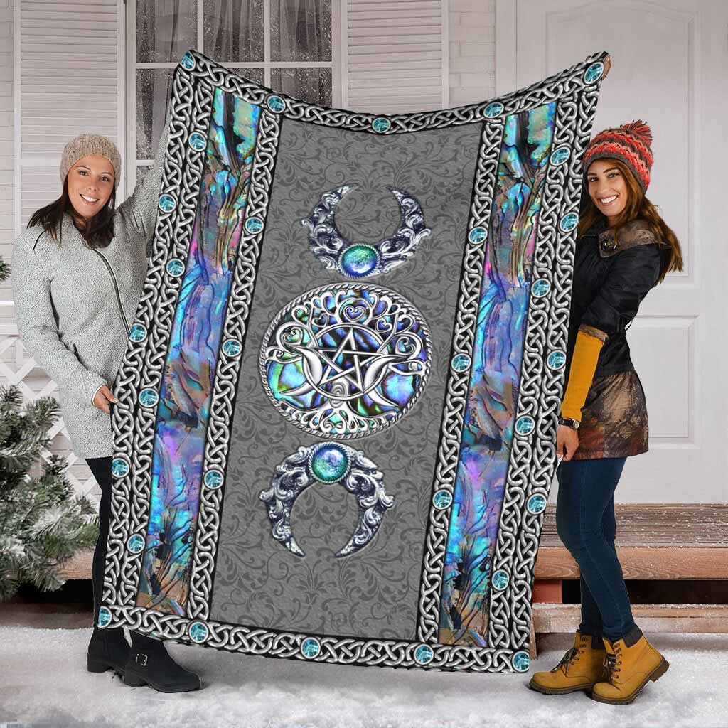 Mystery Spirit Triple Moon Witch Blanket With 3D Pattern Print