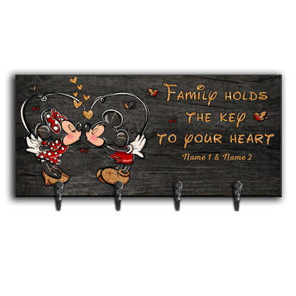 Family Holds The Key To Your Heart - Personalized Mouse Key Rack